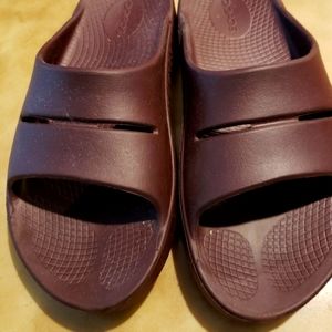 Oofos Recovery Slide W7 M5